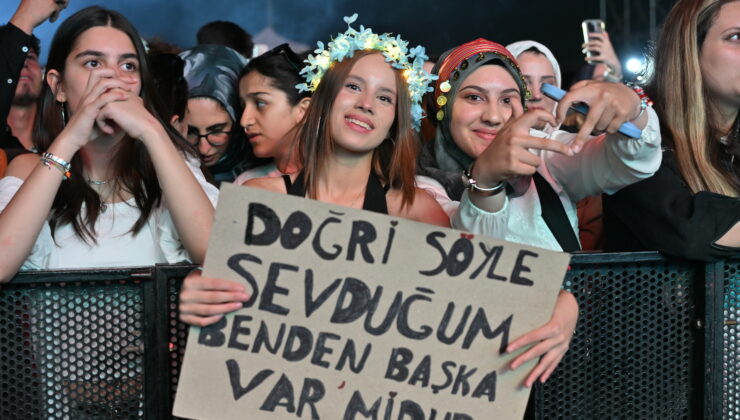Karadeniz’den Erzurum’a Müzik Köprüsü! Resul Dindar Sahneye Damga Vurdu