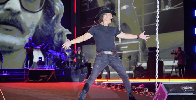 Usta Sanatçı Kıraç’tan Erzurum’da Müzik Ziyafeti!