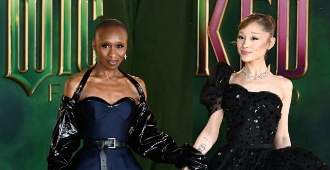 Ariana Grande ve Cynthia Erivo Londra Sahnesinde Bir Araya Geldi