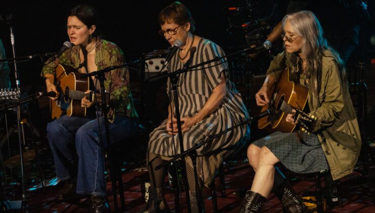 Big Thief, Nashville’de Üçlü Albümü Horsepower’ı Sürpriz Bir Konserle Tanıttı