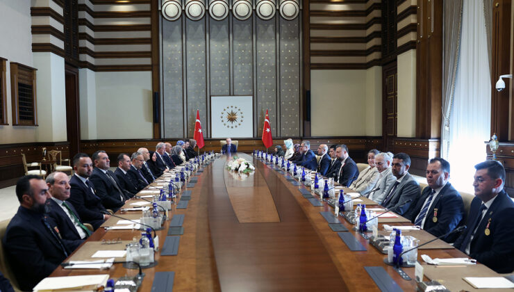 Cumhurbaşkanı Erdoğan Şehit Aileleri ve Gazileri Külliye’de Kabul Etti