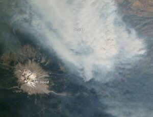 Uluslararası Uzay İstasyonu’ndan Cascade Volkanları ve Orman Yangınları Görüntülendi