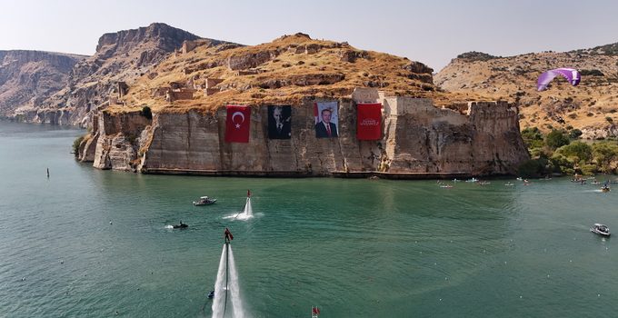 Rumkale Coşkusu Suya Ve Havaya Taşındı: Nefes Kesen Gösterilerle Festival Sona Erdi!