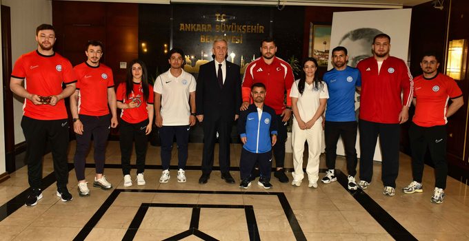 Ankara Büyükşehir Belediye Başkanı Yavaş Başarılı Güreşçileri Kabul Etti