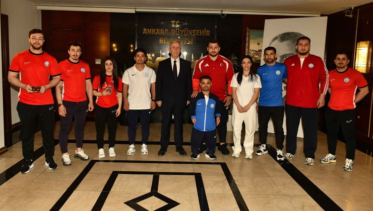 Ankara Büyükşehir Belediye Başkanı Yavaş Başarılı Güreşçileri Kabul Etti