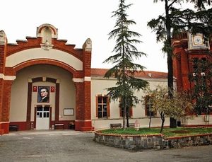 Osmanlı Sanatının İzinde: Yıldız Çini ve Porselen Fabrikası’nın Tarihçesi