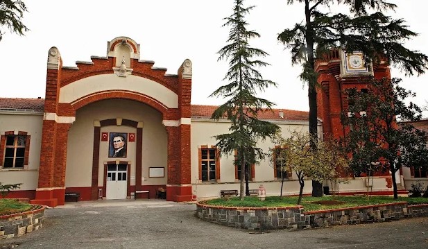 Osmanlı Sanatının İzinde: Yıldız Çini ve Porselen Fabrikası’nın Tarihçesi