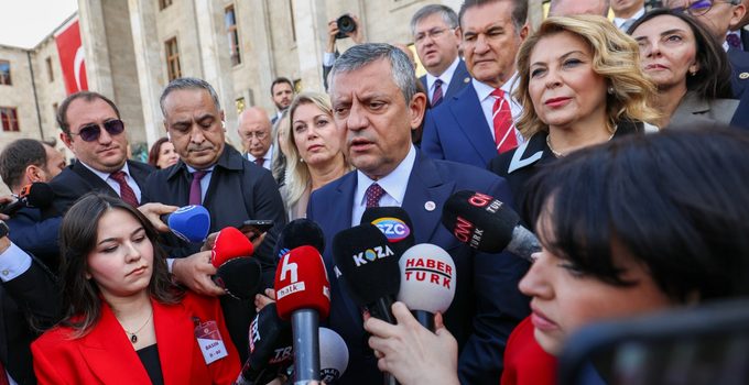 AK Parti’ye Sert Yüklenme: Sandık Getirilmeli, İş Ehline Teslim Edilmeli