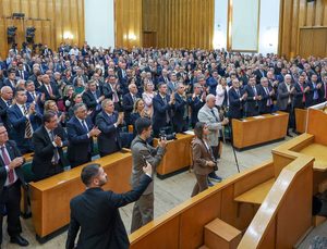 Özgür Özel: TBMM Grup Toplantısında Ya Bu Çeteyi dağıt ya Allah Ailelerimizi de korusun