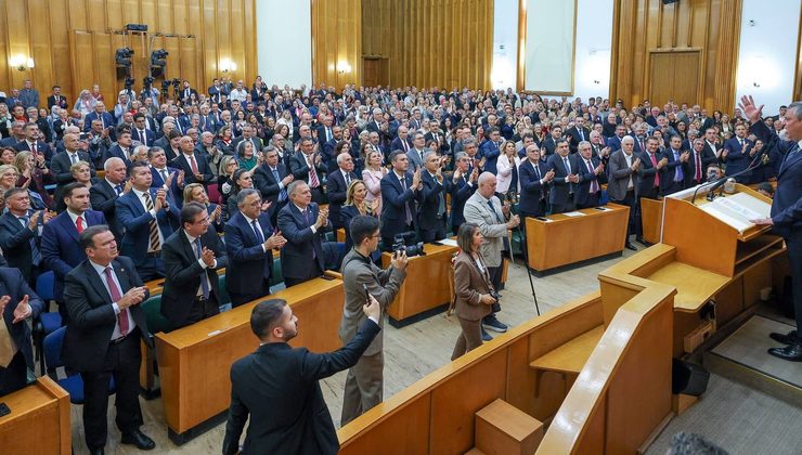 Özgür Özel: TBMM Grup Toplantısında Ya Bu Çeteyi dağıt ya Allah Ailelerimizi de korusun